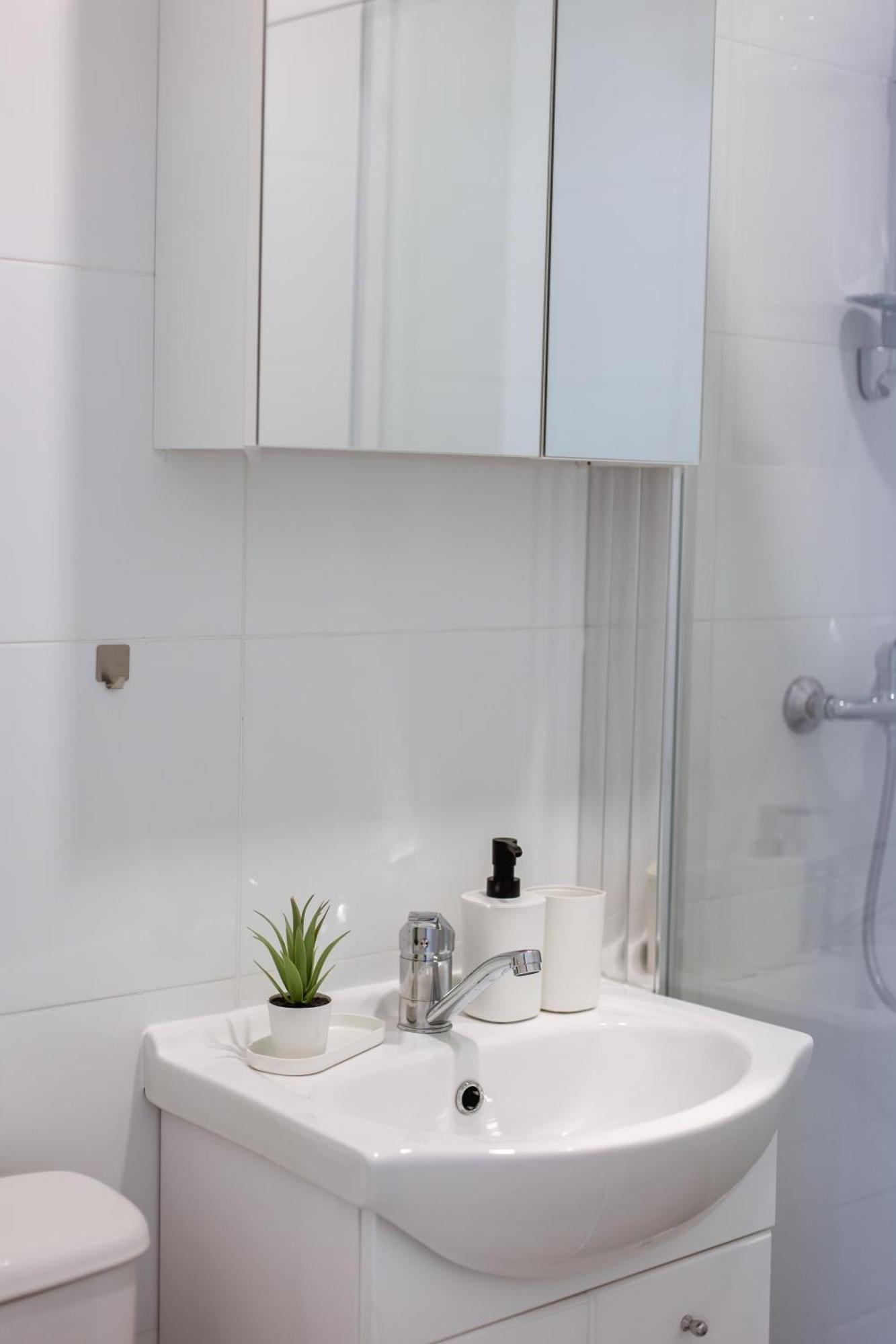 Cozy Studio Apartment In Osijek - Self Check In Eksteriør billede