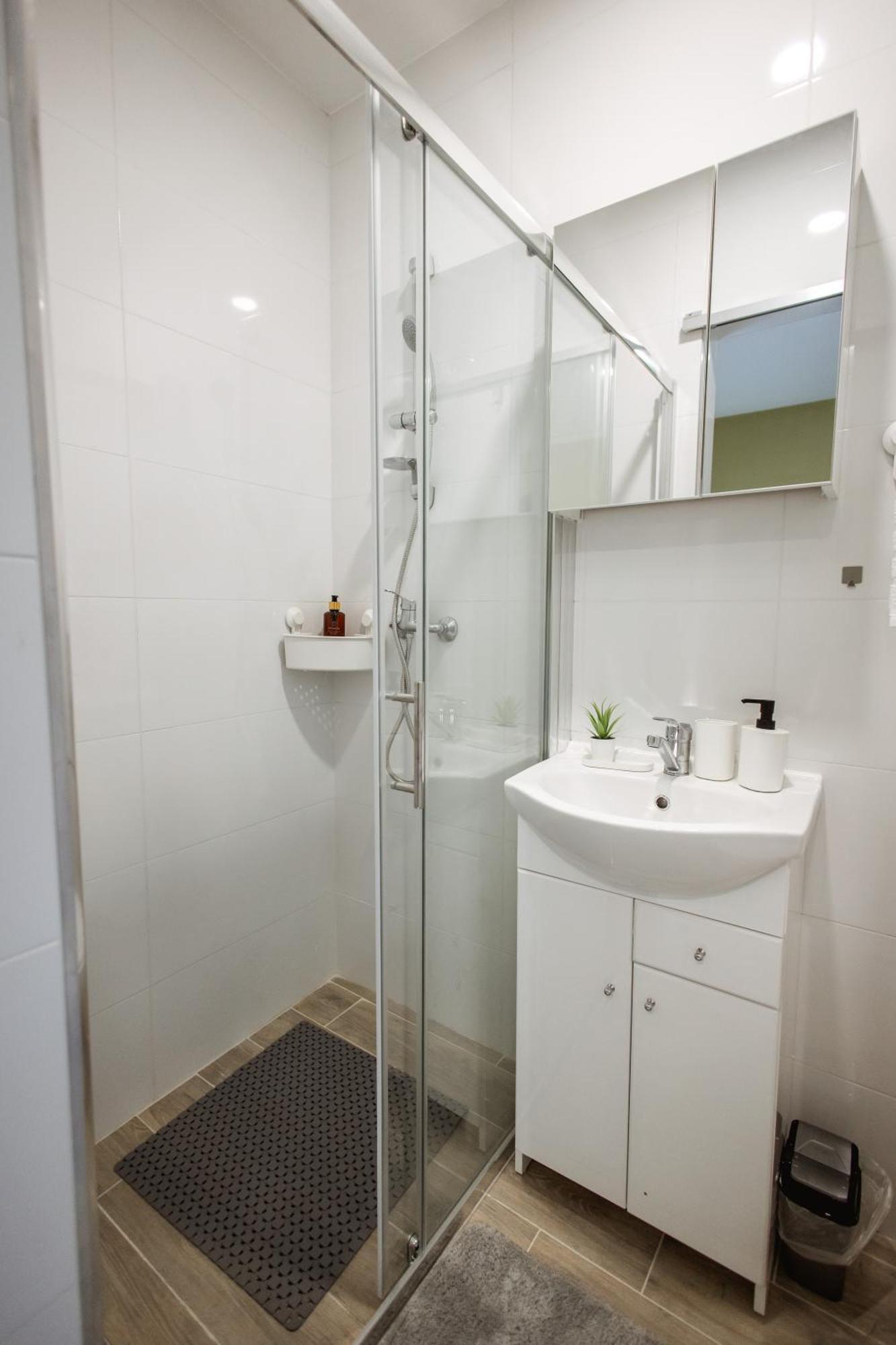 Cozy Studio Apartment In Osijek - Self Check In Eksteriør billede